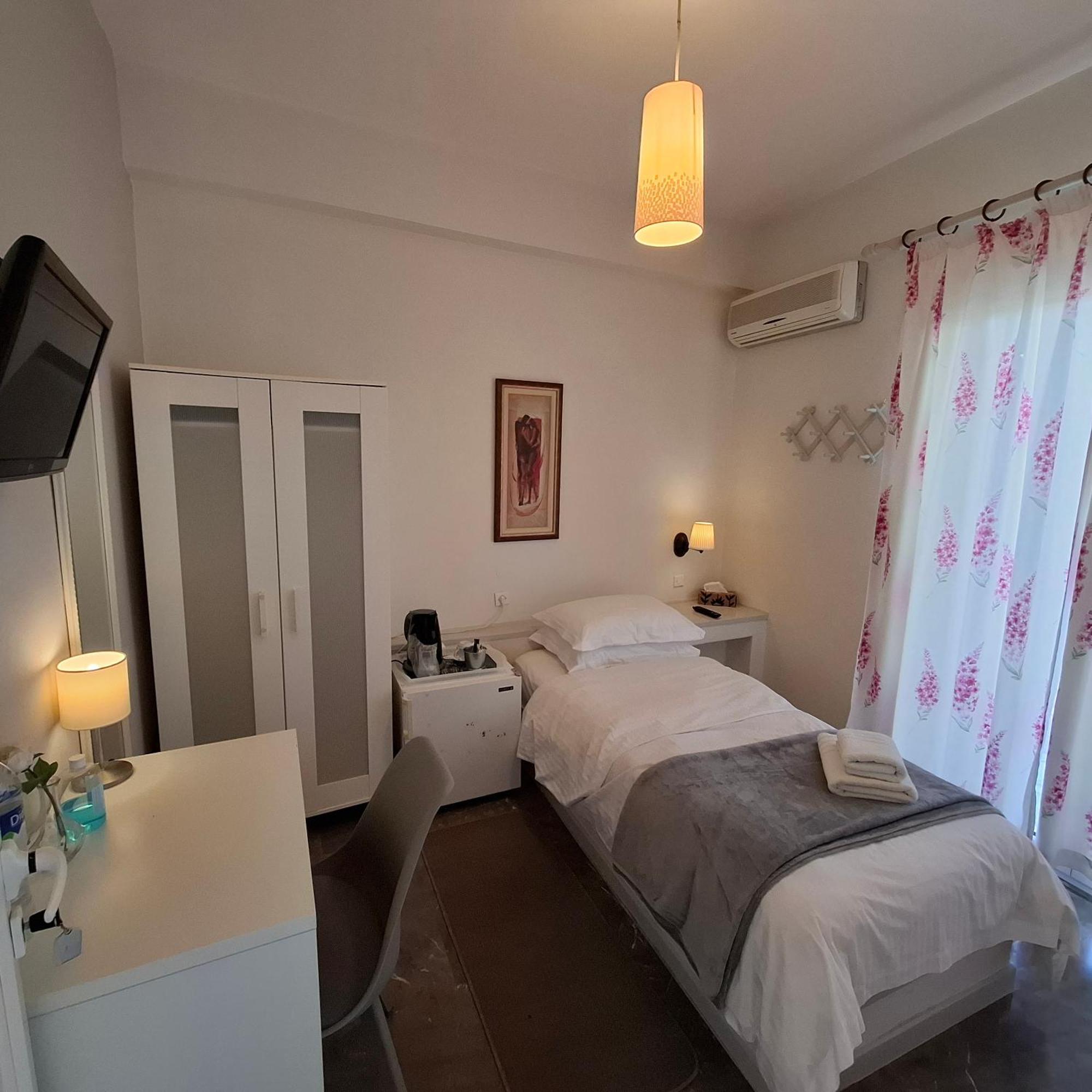 ארמיוני Zoe Pension מראה חיצוני תמונה